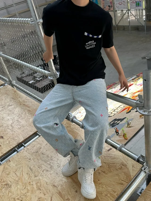 LV 24FW 菲董设计师Prefall DL2.0航海系列DAMIER串珠LOGO口袋黑色短袖T恤
