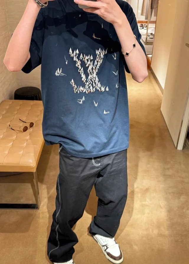 LV 25SS 春夏Pharrell菲董秀款帆船刺绣LOGO圆领短袖T恤