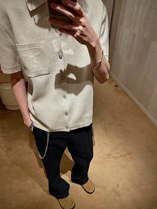 LV 25SS 早春Pharrell菲董秀款Procoll系列字母压纹提花老钱风针织短袖衬衫