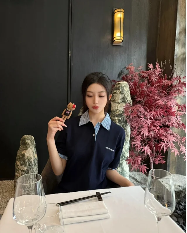 MIUMIU 25SS 早春徽标刺绣LOGO假两件格纹拼接短袖POLO衫T恤