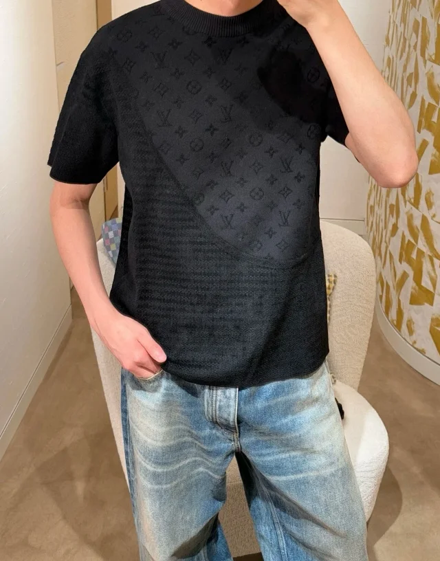 LV 25SS Monogram暗纹提花短袖圆领衫植绒针织T恤/休闲植绒针织短裤套装