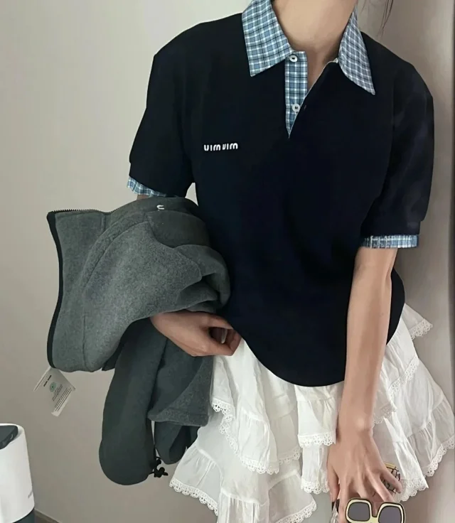 MIUMIU 25SS 早春徽标刺绣LOGO假两件格纹拼接短袖POLO衫T恤