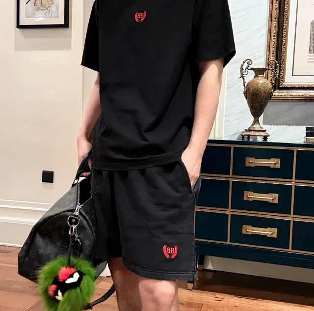 BLCG/巴黎 25SS 春夏麦穗双B刺绣LOGO磨破坏黑色运动休闲短裤