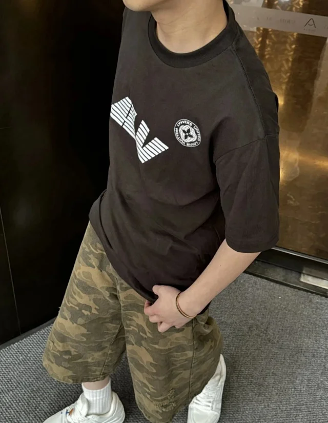 LV 25SS Pharrell菲董秀款横条标识地轴指南针印花LOGO圆领短袖T恤