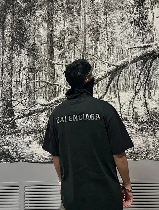 BLCG/巴黎 24SS 前后烫钻字母LOGO标识磨破坏黑色短袖T恤 