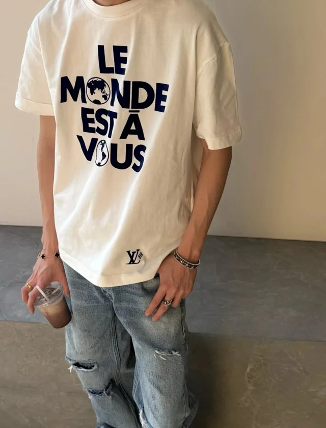LV 25SS Pharrell菲董设计师秀款 DAMIER地球字母植绒提花白色短袖T恤