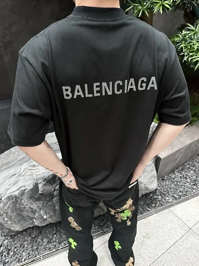 BLCG/巴黎 24SS 前后烫钻字母LOGO标识磨破坏黑色短袖T恤 