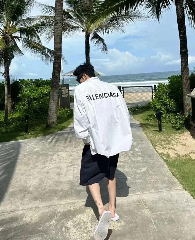 BLCG/巴黎 23FW 经典款基础字母LOGO印花白色/黑色长袖衬衫衬衣