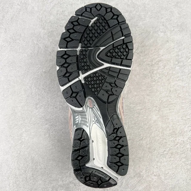 New Balance Sneakers 2002R product detail image 61