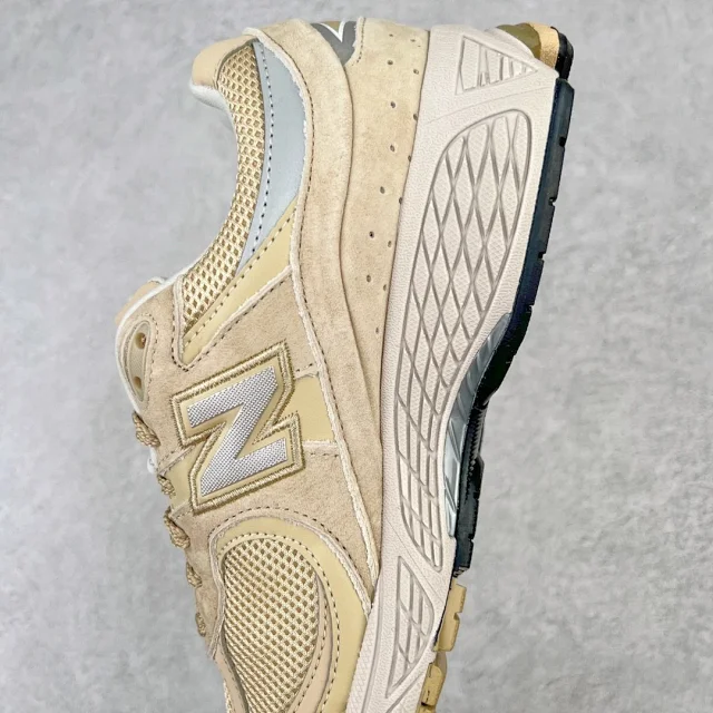 New Balance Sneakers 2002R product detail image 68