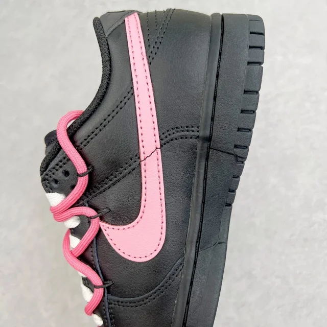 Nike Sneakers Dunk Low SE Triple Swoosh product detail image 34