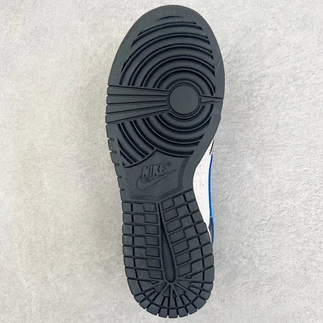 Nike Sneakers Dunk Low SE Triple Swoosh product detail image 63