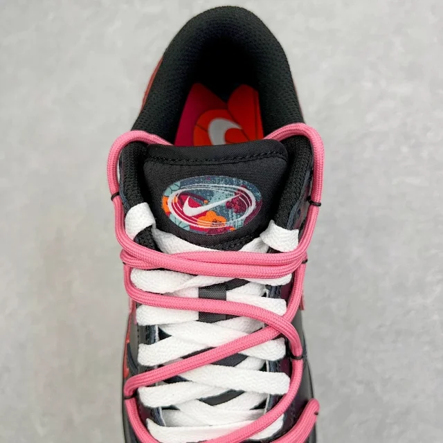 Nike Sneakers Dunk Low SE Triple Swoosh product detail image 32