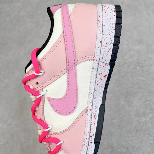 Nike Sneakers SB Dunk Low Deconstruction product detail image 34