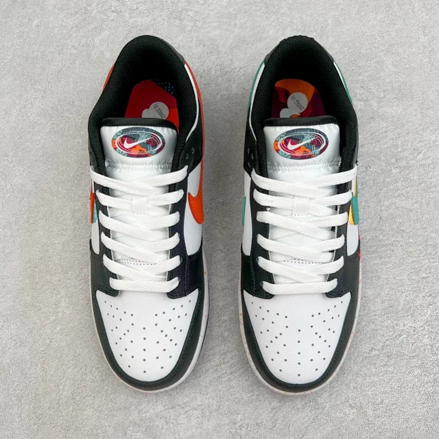Nike Sneakers Dunk Low SE Triple Swoosh product detail image 11