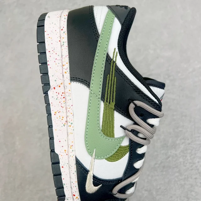 Nike Sneakers Dunk Low SE Triple Swoosh product detail image 69