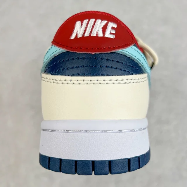 Nike Sneakers SB Dunk Low Deconstruction product detail image 17