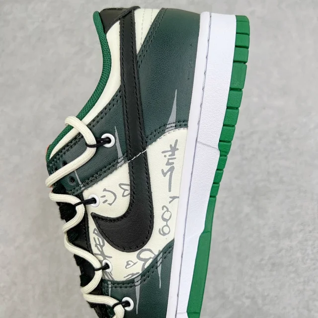 Nike Sneakers SB Dunk Low Deconstruction product detail image 43