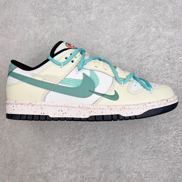 Nike Sneakers Dunk Low SE Triple Swoosh product detail image 19