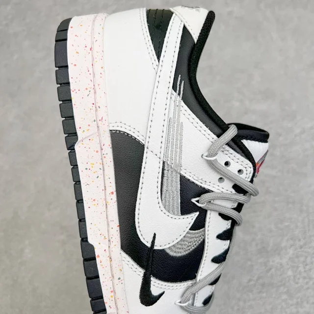 Nike Sneakers Dunk Low SE Triple Swoosh product detail image 78