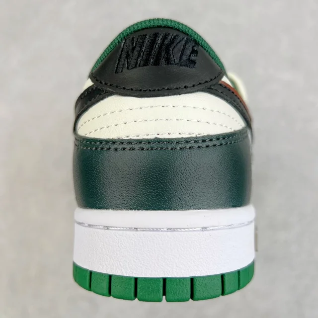 Nike Sneakers SB Dunk Low Deconstruction product detail image 44