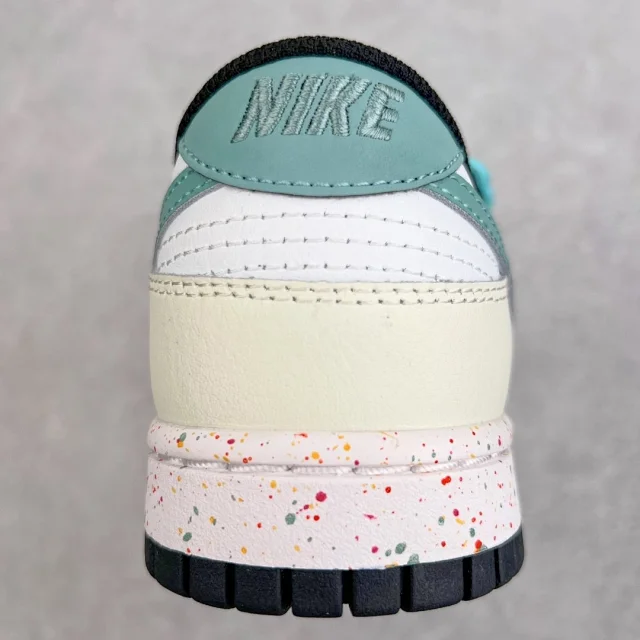 Nike Sneakers Dunk Low SE Triple Swoosh product detail image 26