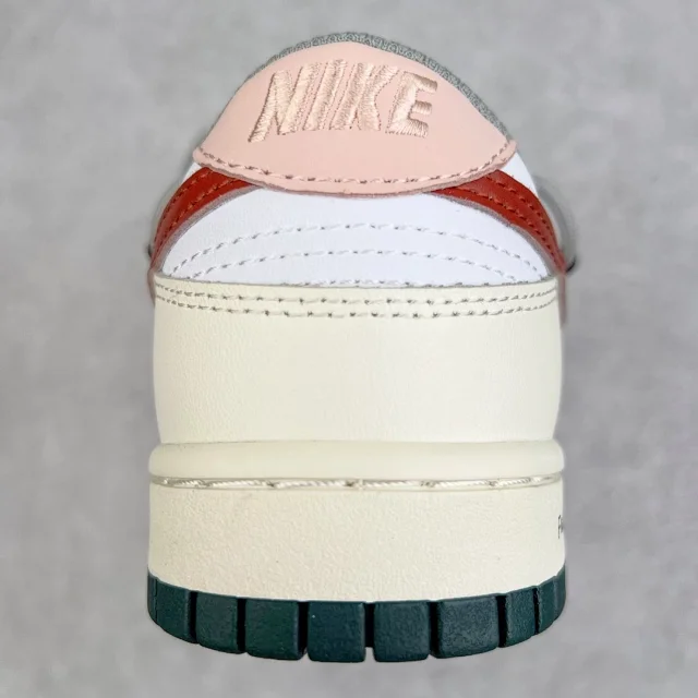 Nike Sneakers SB Dunk Low Deconstruction product detail image 53