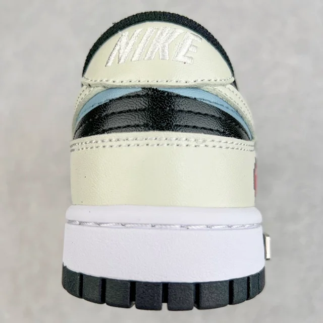 Nike Sneakers SB Dunk Low Deconstruction product detail image 62
