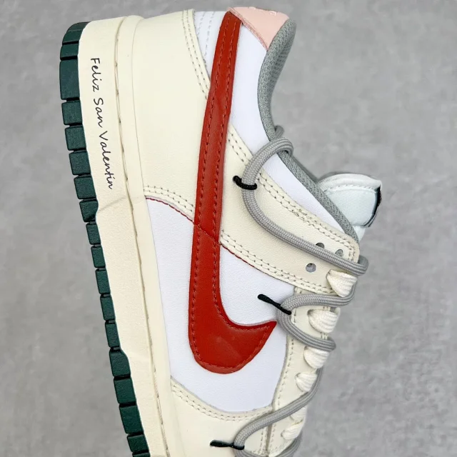Nike Sneakers SB Dunk Low Deconstruction product detail image 51
