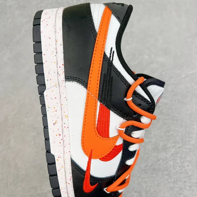 Nike Sneakers Dunk Low SE Triple Swoosh product detail image 42