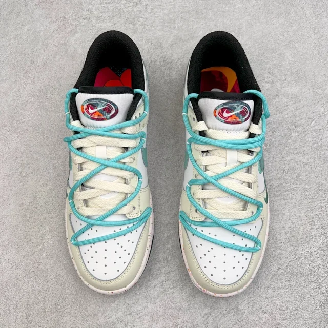 Nike Sneakers Dunk Low SE Triple Swoosh product detail image 20