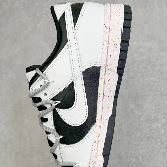 Nike Sneakers Dunk Low SE Triple Swoosh product detail image 79
