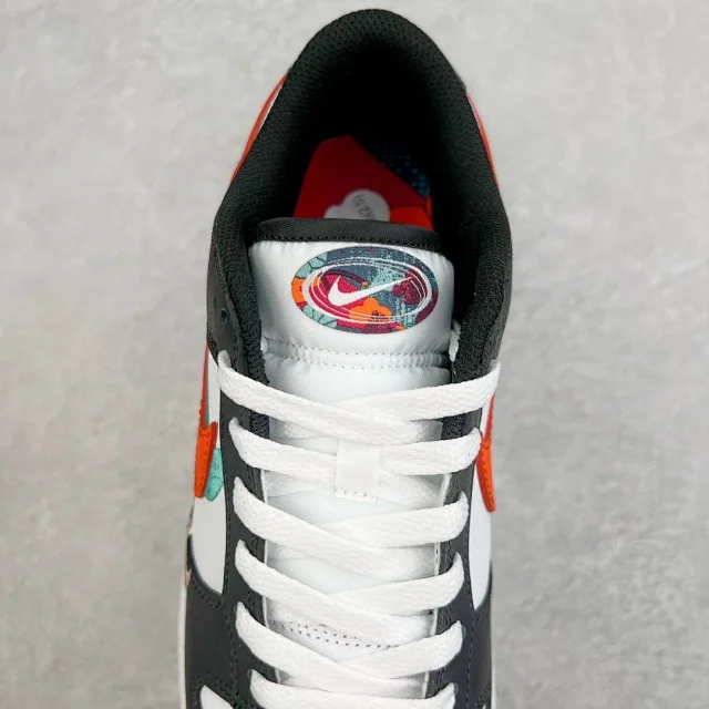 Nike Sneakers Dunk Low SE Triple Swoosh product detail image 14