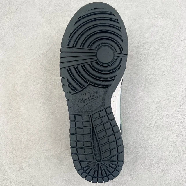 Nike Sneakers Dunk Low SE Triple Swoosh product detail image 72