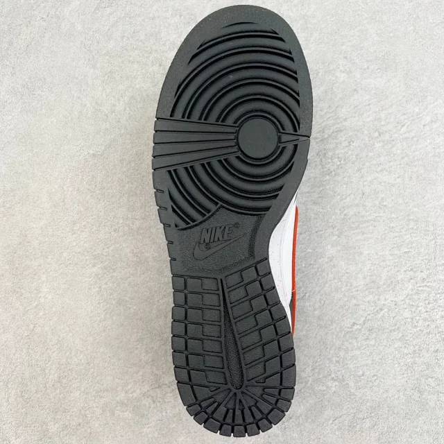 Nike Sneakers Dunk Low SE Triple Swoosh product detail image 17