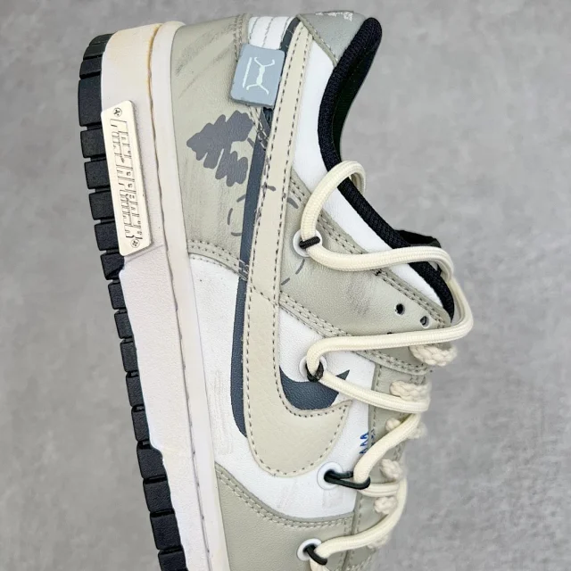 Nike Sneakers SB Dunk Low Deconstruction product detail image 24