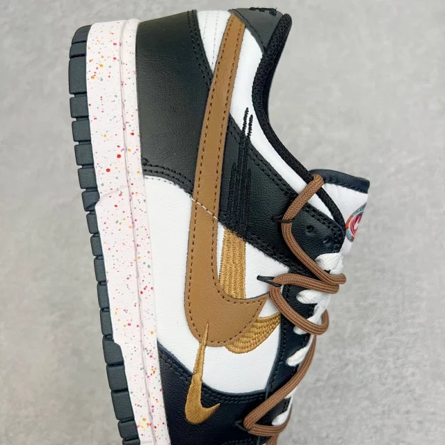 Nike Sneakers Dunk Low SE Triple Swoosh product detail image 51