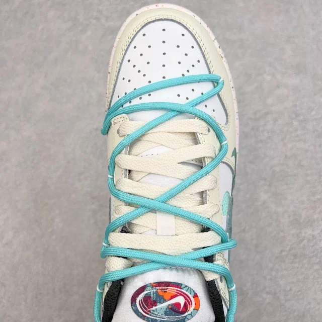Nike Sneakers Dunk Low SE Triple Swoosh product detail image 22
