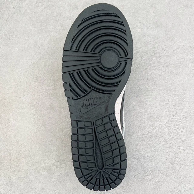 Nike Sneakers Dunk Low SE Triple Swoosh product detail image 81