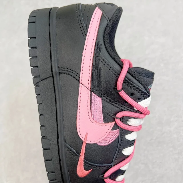Nike Sneakers Dunk Low SE Triple Swoosh product detail image 33