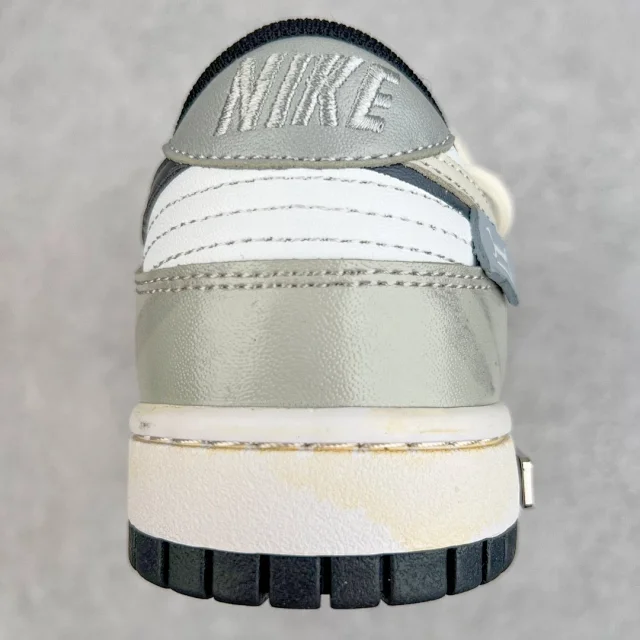 Nike Sneakers SB Dunk Low Deconstruction product detail image 26