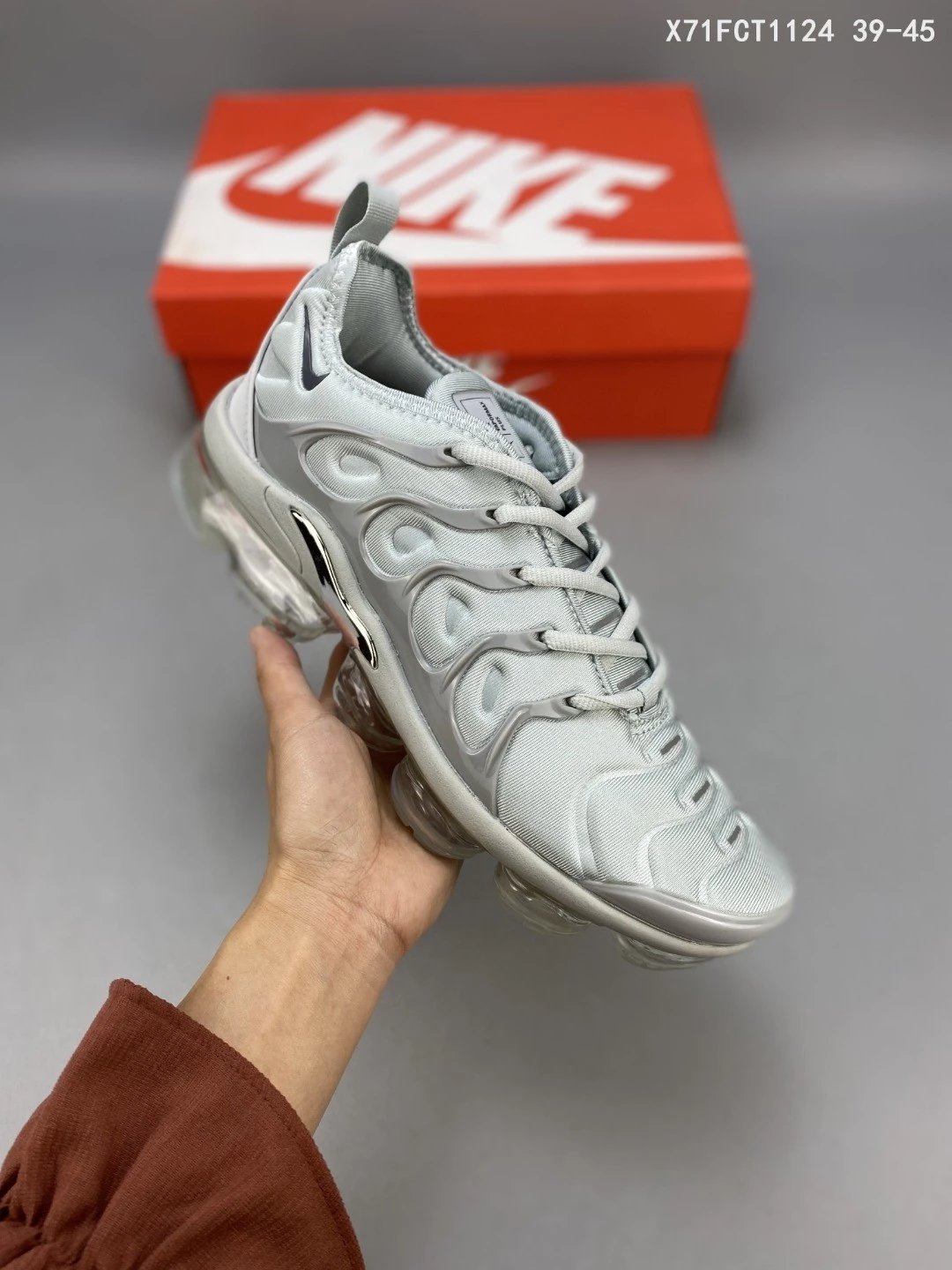 耐克/NIKE Air Vapormax Plus 休闲大气垫运动跑鞋 924453 010