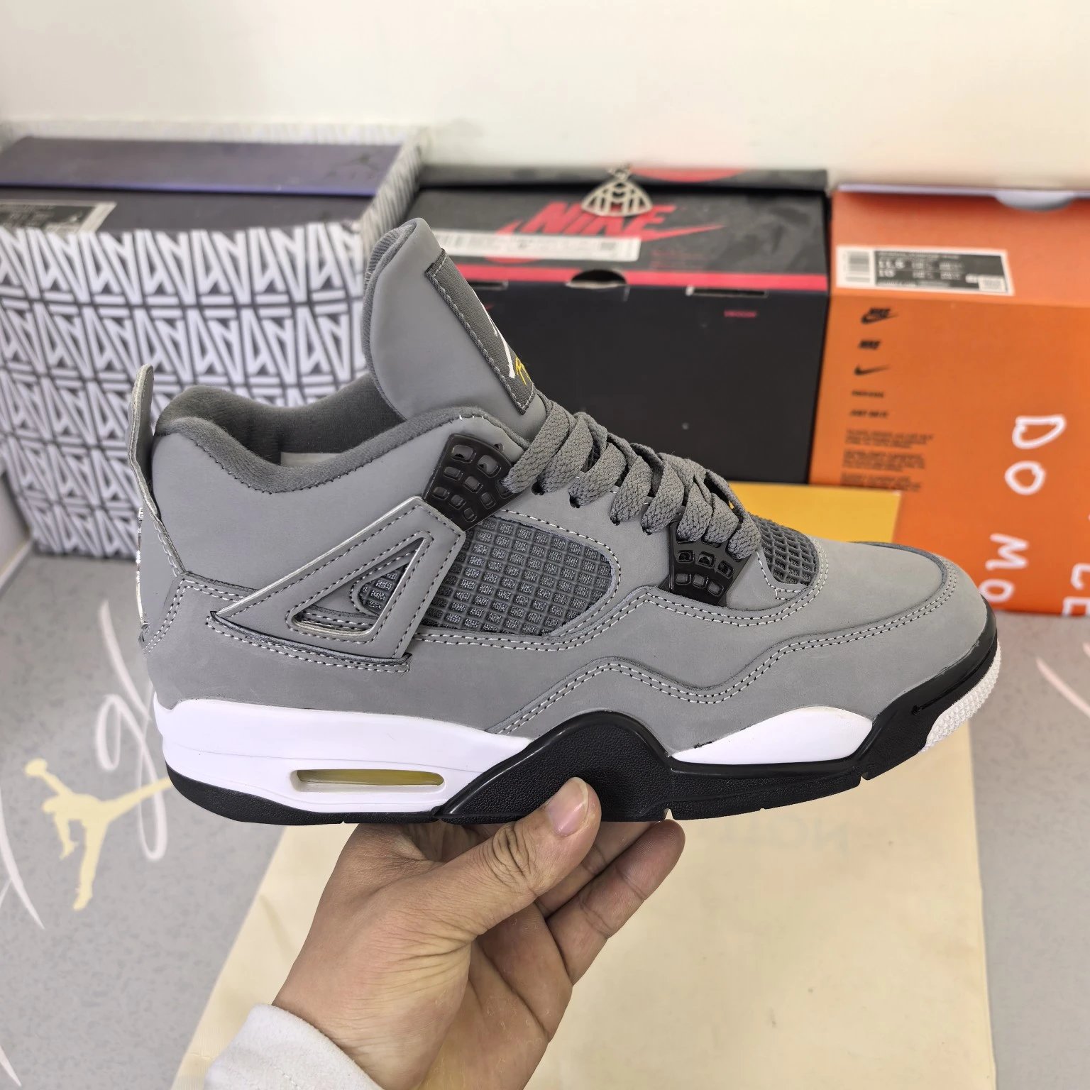 gray mouse