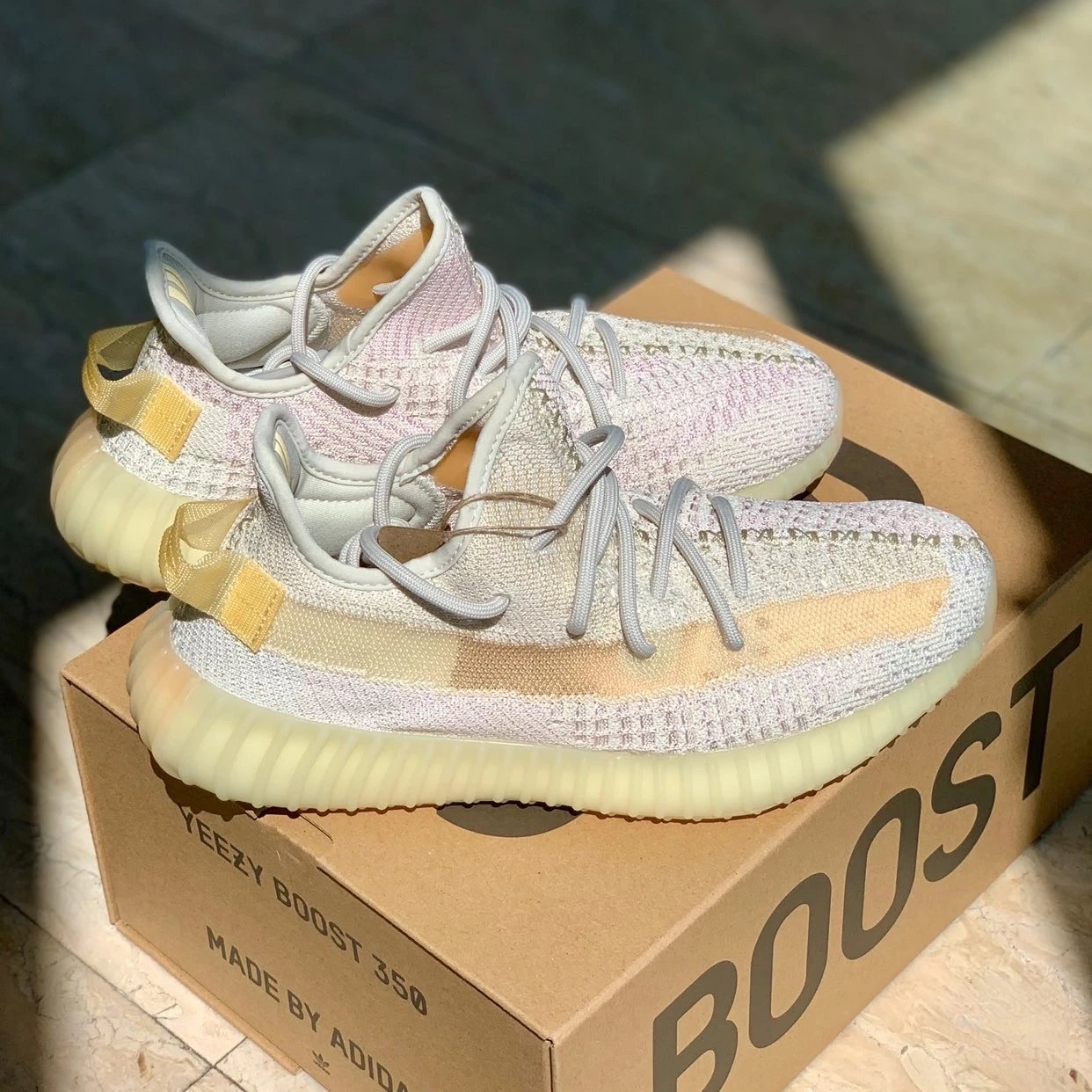 纯原椰子350真爆巴斯夫颗粒集合底 原鞋付刻 变色龙鞋面热感变色 小雏菊