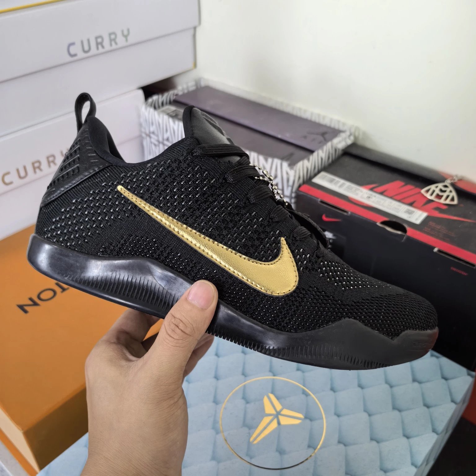 Kobe 11 Performance Basketball Shoes Black Gold