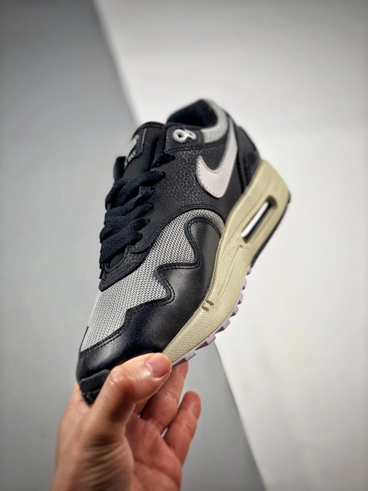 Nike Air Max 1 Wave Burgundy Sneakers - 16