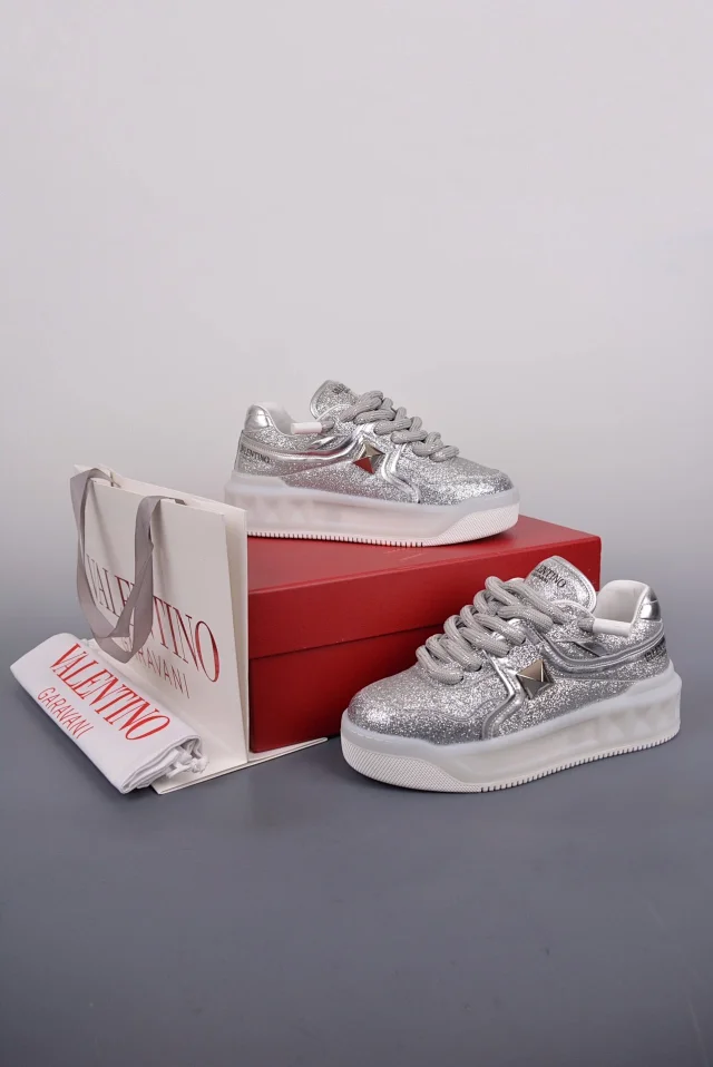 Valentino Garavani Sneakers One Stud low-top product detail image 23