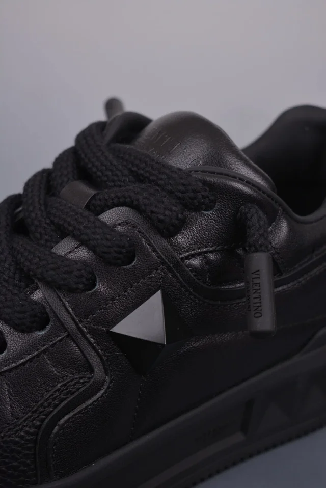 Valentino Garavani Sneakers One Stud low-top product detail image 61