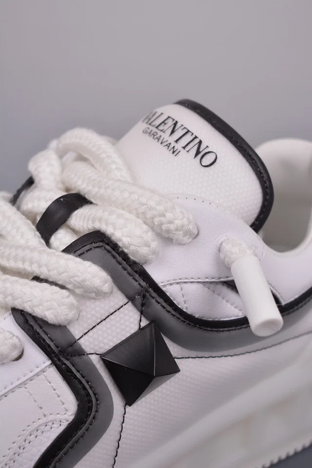Valentino Garavani Sneakers One Stud low-top product detail image 43