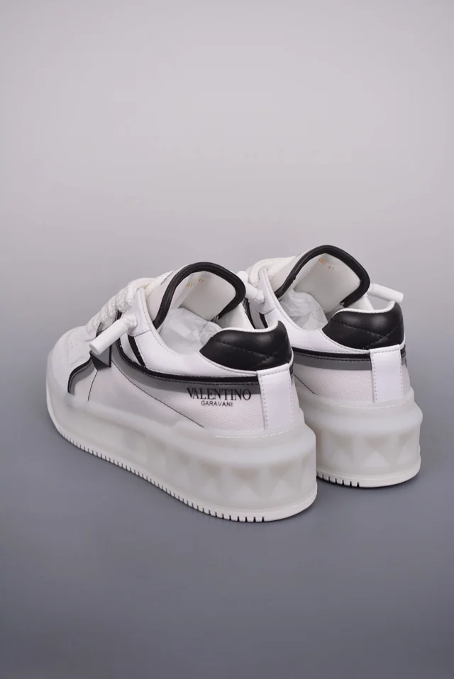 Valentino Garavani Sneakers One Stud low-top product detail image 38